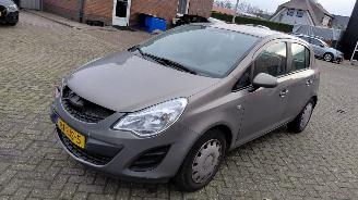 Opel Corsa 1.2i automaat   5drs airco picture 1