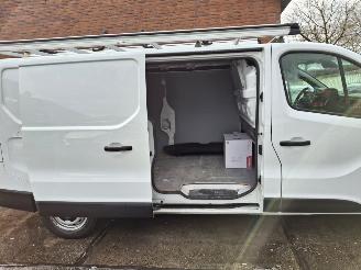 Renault Trafic 2.0 dci 96kw lang   uitvoering navi picture 4