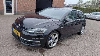 Schadeauto Volkswagen Golf 1.5 tsi 131pk automaat   navi clima 2019/3
