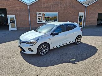 Avarii autoturisme Renault Clio 1.6 hybrid   117pk  leer navi  automaat 2021/2