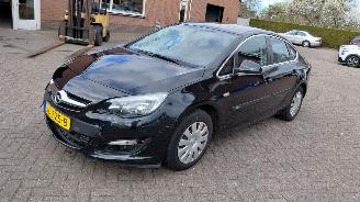 Opel Astra 1.4i automaat    navi 140pk navi clima picture 4