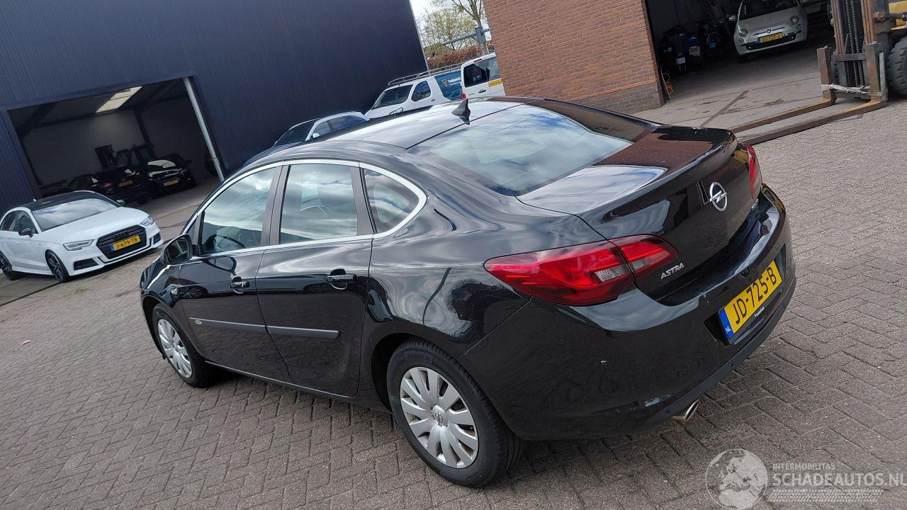 Opel Astra 1.4i automaat    navi 140pk navi clima