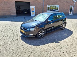 krockskadad bil auto Volkswagen Polo 1.0i 70kw  navi airco 2015/9