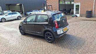 krockskadad bil auto Volkswagen Up! cross up  1.0i  75pk 5drs airco 2014/1