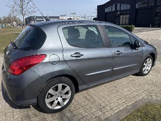 Peugeot 308 1.6 VTI NAVI LICHTE SCHADE! BOUWJAAR 2011 199000KM  1500 EURO picture 4