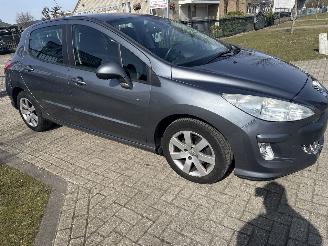Peugeot 308 1.6 VTI NAVI LICHTE SCHADE! BOUWJAAR 2011 199000KM  1500 EURO picture 5