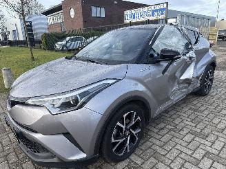 Toyota C-HR 1.8 HYBRID ADVENTURE RIJDBARE ZIJSCHADE! 2017  10950 EURO VAST picture 3