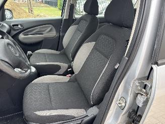 Citroën C3 picasso 1.4 VTi AURA LICHTE SCHADE! 95056 KM NAP BOUWJAAR 2010 2200 EURO picture 9
