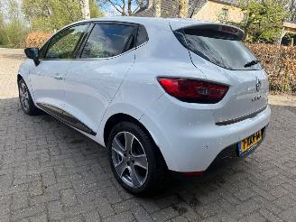 krockskadad bil auto Renault Clio 0.9 TCE NIGHT&DAY  AIRCO NAVI 2014/9