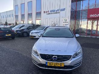 krockskadad bil auto Volvo V-60 PLUG IN HYBRID 2.4 D6 AWD R-DESIGN 2014/10