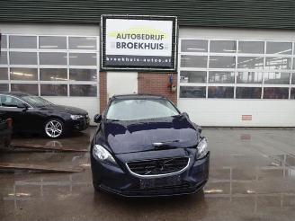 Coche siniestrado Volvo V-40 V40 (MV), Hatchback 5-drs, 2012 / 2019 2.0 D2 16V 2015/11