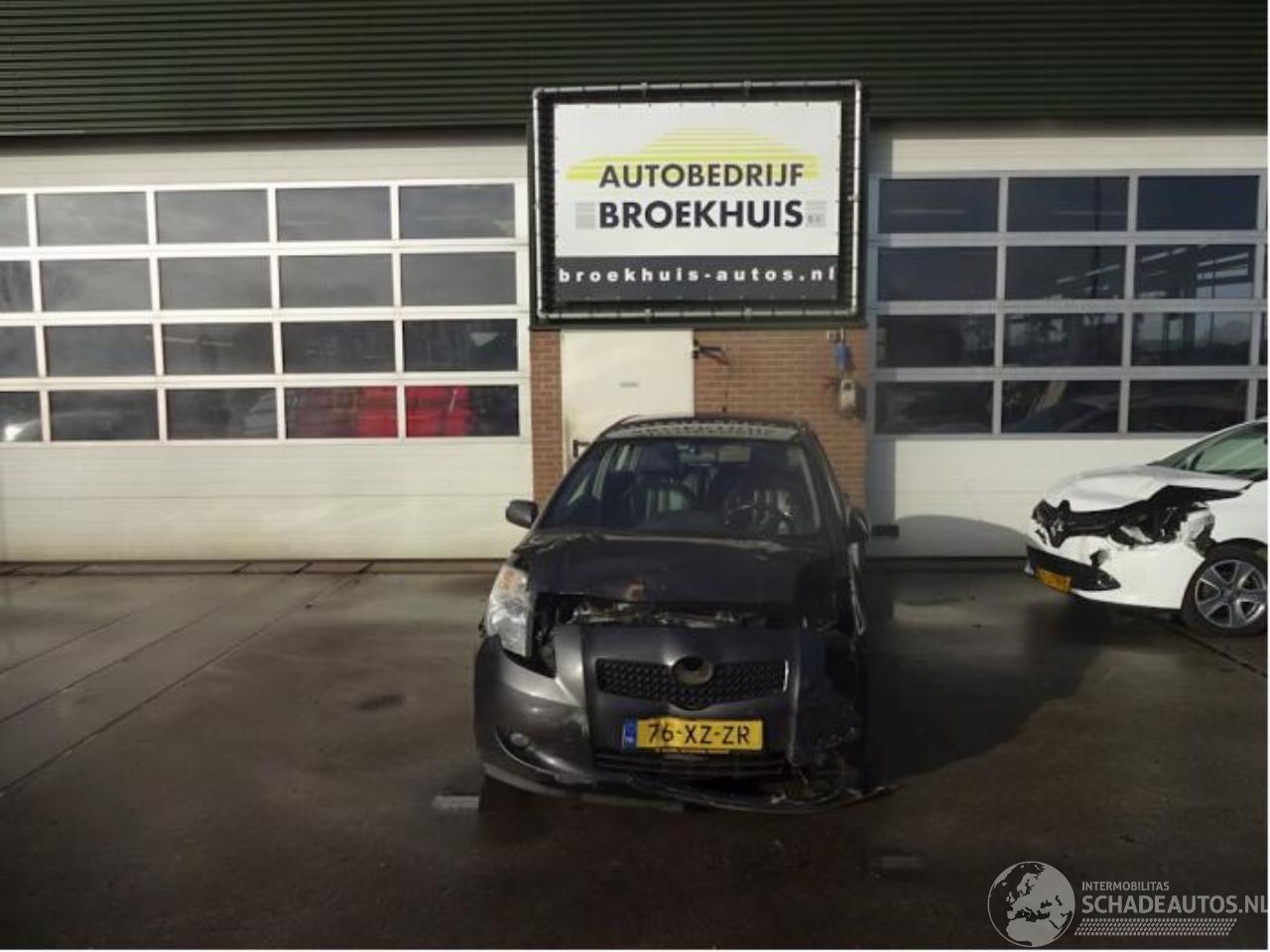 Toyota Yaris Yaris II (P9), Hatchback, 2005 / 2014 1.3 16V VVT-i