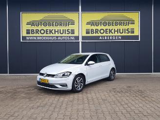 Vaurioauto  passenger cars Volkswagen Golf 1.6 TDI Comfortline SOUND-Edition 2018/1