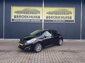 Peugeot 208 1.2 PureTech Allure 2015/11