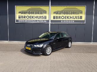 Schadeauto Audi A3 Sportback 1.6 TDI ultra Attraction Pro Line 2015/5