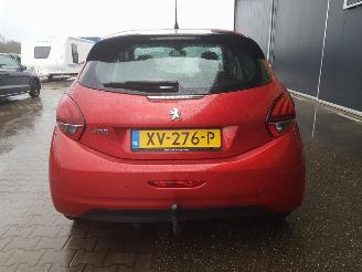 Peugeot 208 1.2 PureTech Signature picture 5
