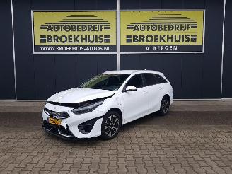 krockskadad bil auto Kia Ceed Sportswagon 1.6 GDI PHEV DynamicPlusLine 2022/9