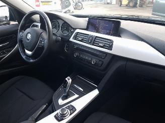 BMW 3-serie 320i Executive picture 18