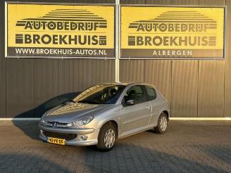 Démontage voiture Peugeot 206 206 (2A/C/H/J/S), Hatchback, 1998 / 2012 1.4 16V 2004/7