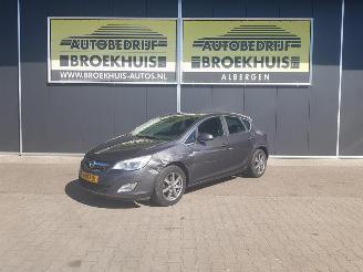 skadebil auto Opel Astra 1.4 Turbo Sport 2012/2
