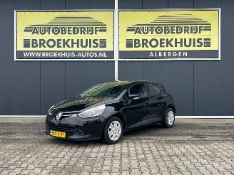 Damaged car Renault Clio 1.5 dCi ECO Expression 2015/1