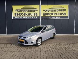 krockskadad bil auto Ford Focus Wagon 1.0 EcoBoost Trend 2013/10