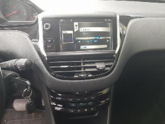 Peugeot 208 1.2 e-VTi Active AUTOMATIC picture 15