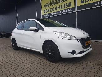 Peugeot 208 1.2 e-VTi Active AUTOMATIC picture 6