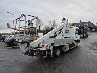 Schade bestelwagen Nissan NT400 2.5 DCI Hoogwerker 2012/10