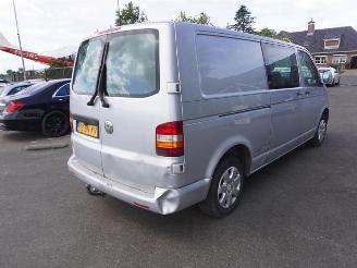 krockskadad bil bedrijf Volkswagen Transporter T5 2.5 TDi Dubbelcabine 2004/4