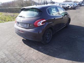 Coche siniestrado Peugeot 208 1.6 HDi 2013/7