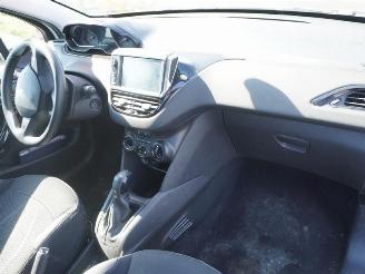 Peugeot 208 1.0 Vti picture 5