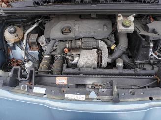 Peugeot 5008 1.6 HDiF picture 9