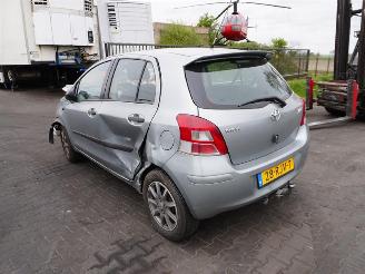 Toyota Yaris 1.3 16v picture 2