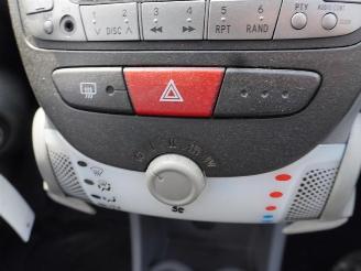 Peugeot 107 1.0 12v picture 6