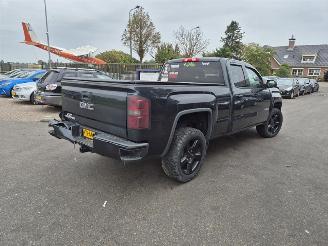 Vaurioauto  passenger cars GMC Sierra 5.3 2018/2