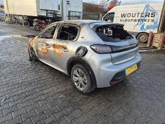 Peugeot e-208  picture 2