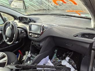 Peugeot 208 1.2 Vti picture 5