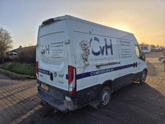 Sloop bestelwagen Iveco New daily 33 2022/6