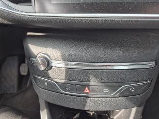 Peugeot 308 1.2 12v THP picture 11