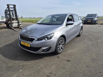 Peugeot 308 1.2 12v THP picture 3