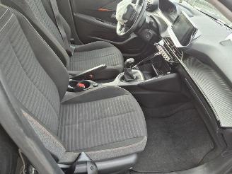 Peugeot 208 1.2 PureTech picture 10