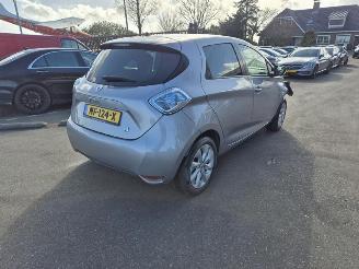 Damaged car Renault Zoé R90 2017/1