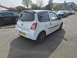 Damaged car Renault Twingo 1.2 16v 2011/11