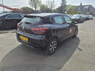 Damaged car Renault Clio 1.0 TCe 2023/10
