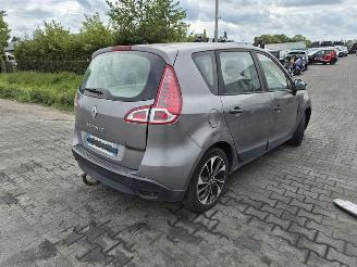 Salvage car Renault Scenic 1.5 DCi 2012/1