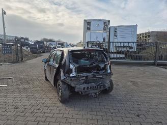 Salvage car Volkswagen Up! 1.0 12v 2013/9