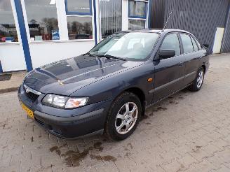 krockskadad bil auto Mazda 626 1.8i-16v 1999/2