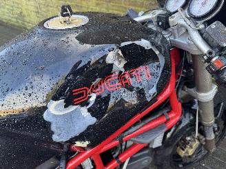 Ducati Monster 900  picture 7