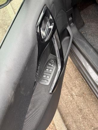 Peugeot 208  picture 17